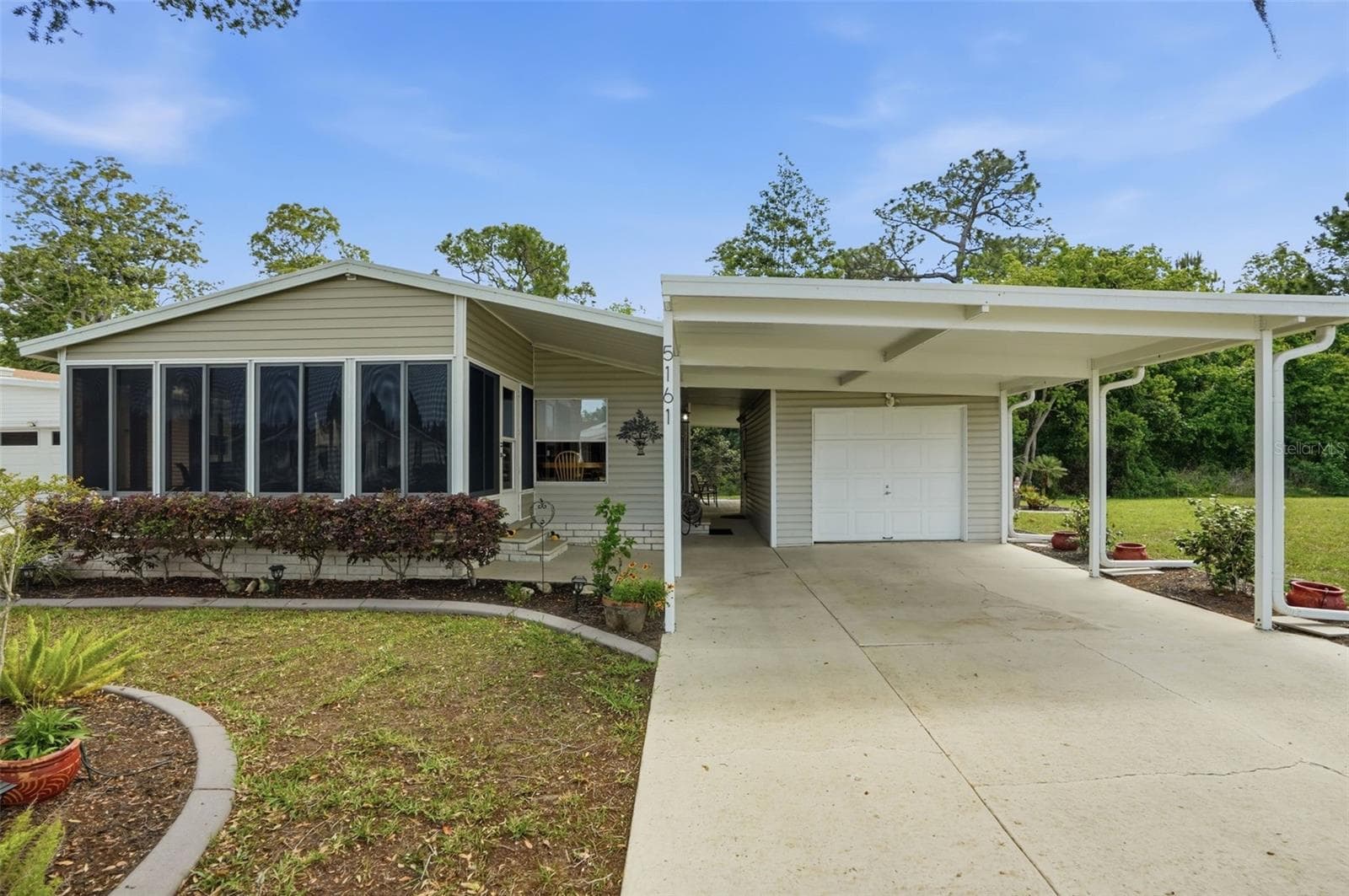 5161 Forest Glenn Dr photo 3