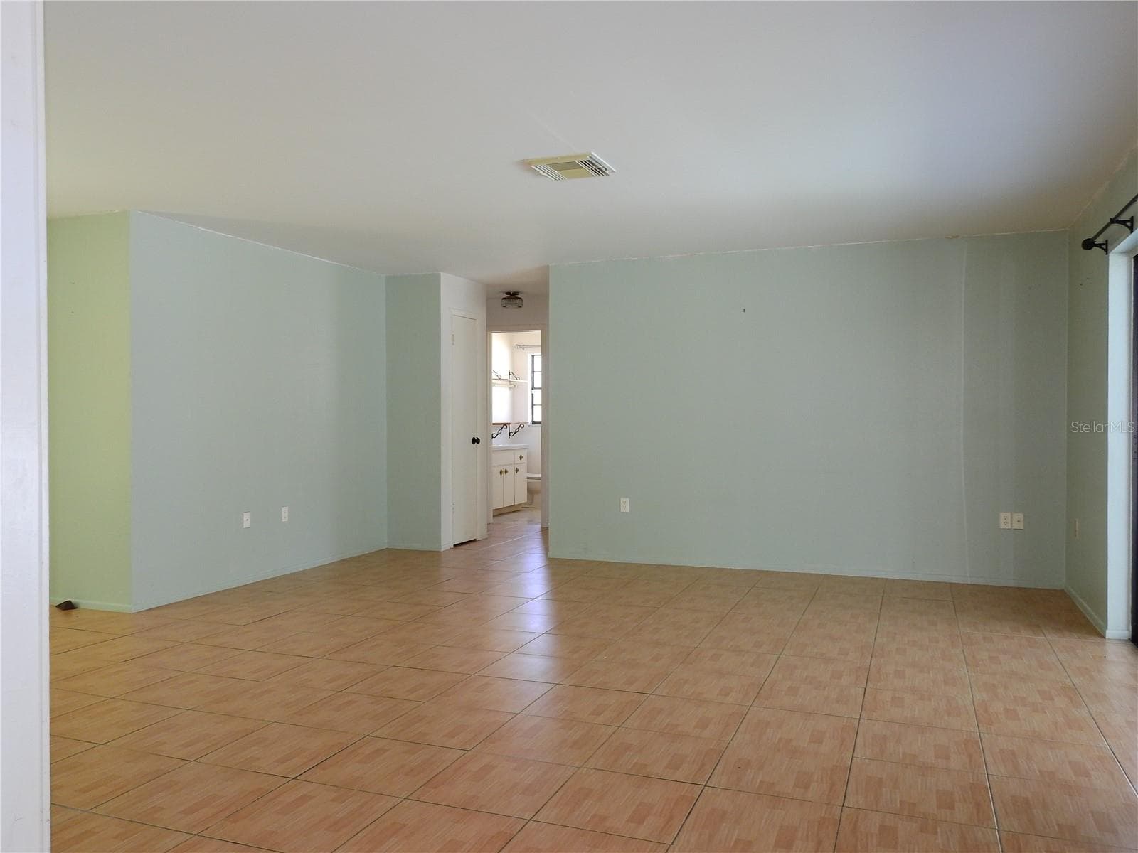2128 Linwood Ave photo 3