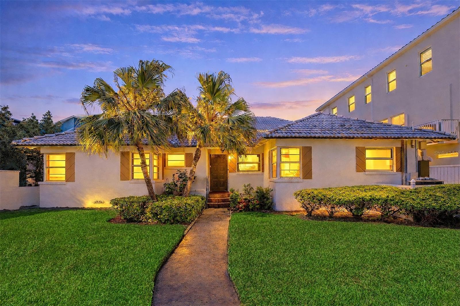 18206 Sunset Blvd photo 5