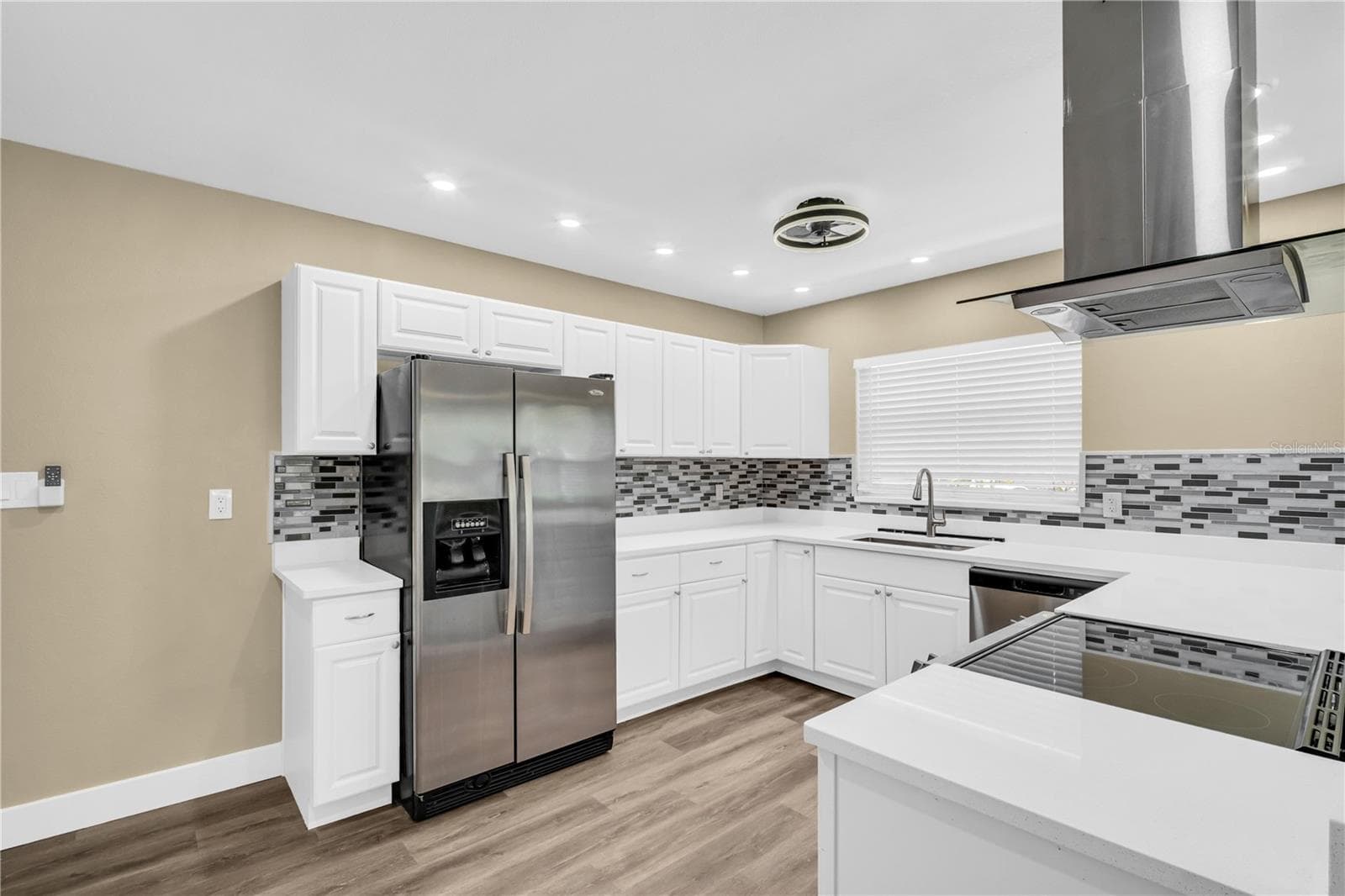 1001 Jasmine Way photo 4