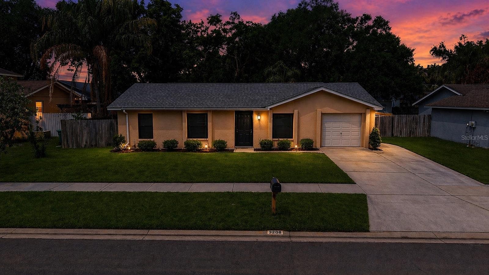 3208 Acapulco Dr