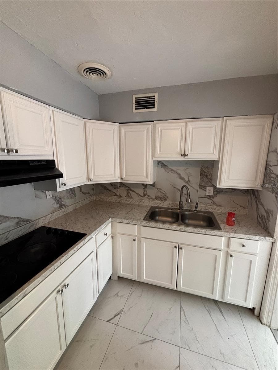 1022 NW 30th St photo 3