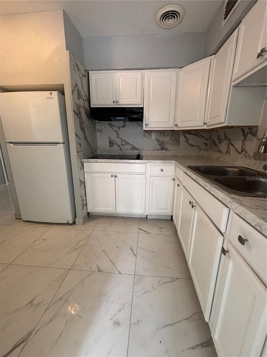 1022 NW 30th St photo 4