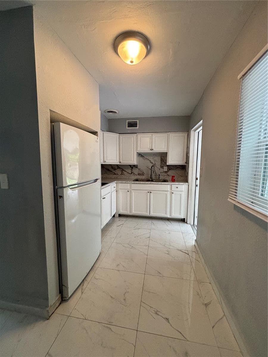 1022 NW 30th St photo 5