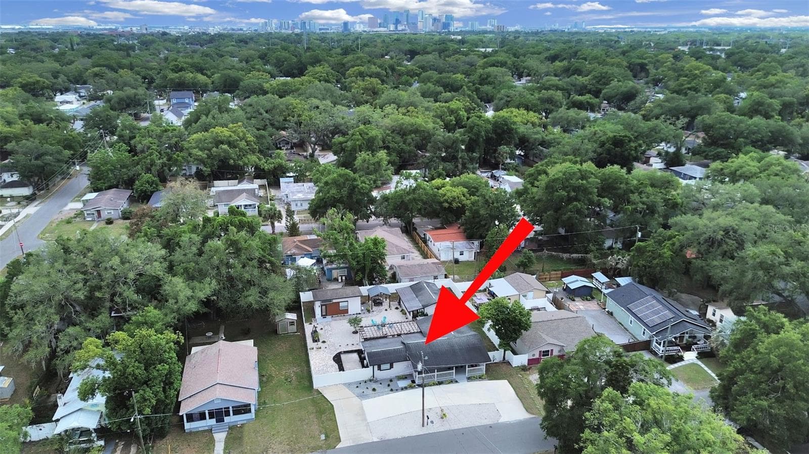 1215 E Curtis St photo 5