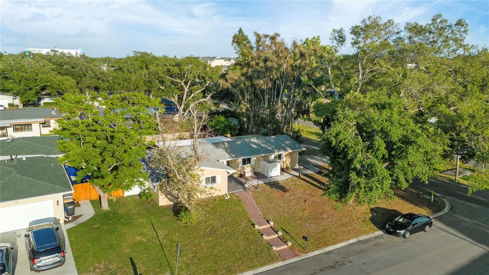 1109 S San Remo Ave photo 3