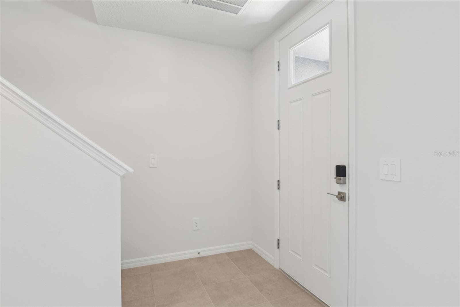 12589 Homeland Dr photo 4