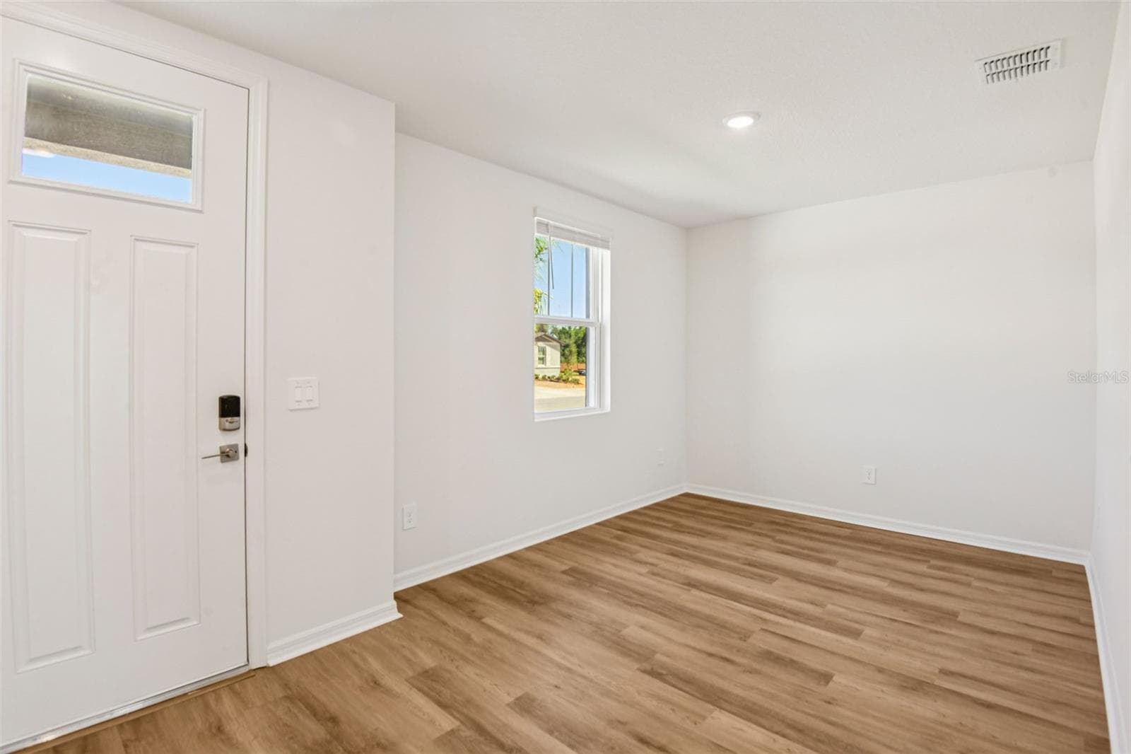12573 Homeland Dr photo 4