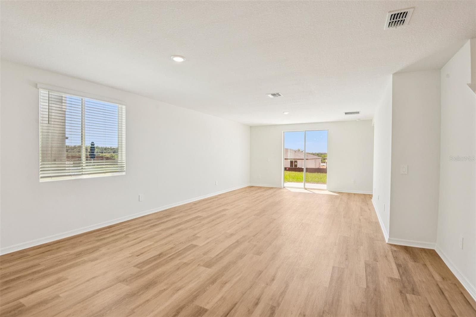 12573 Homeland Dr photo 5