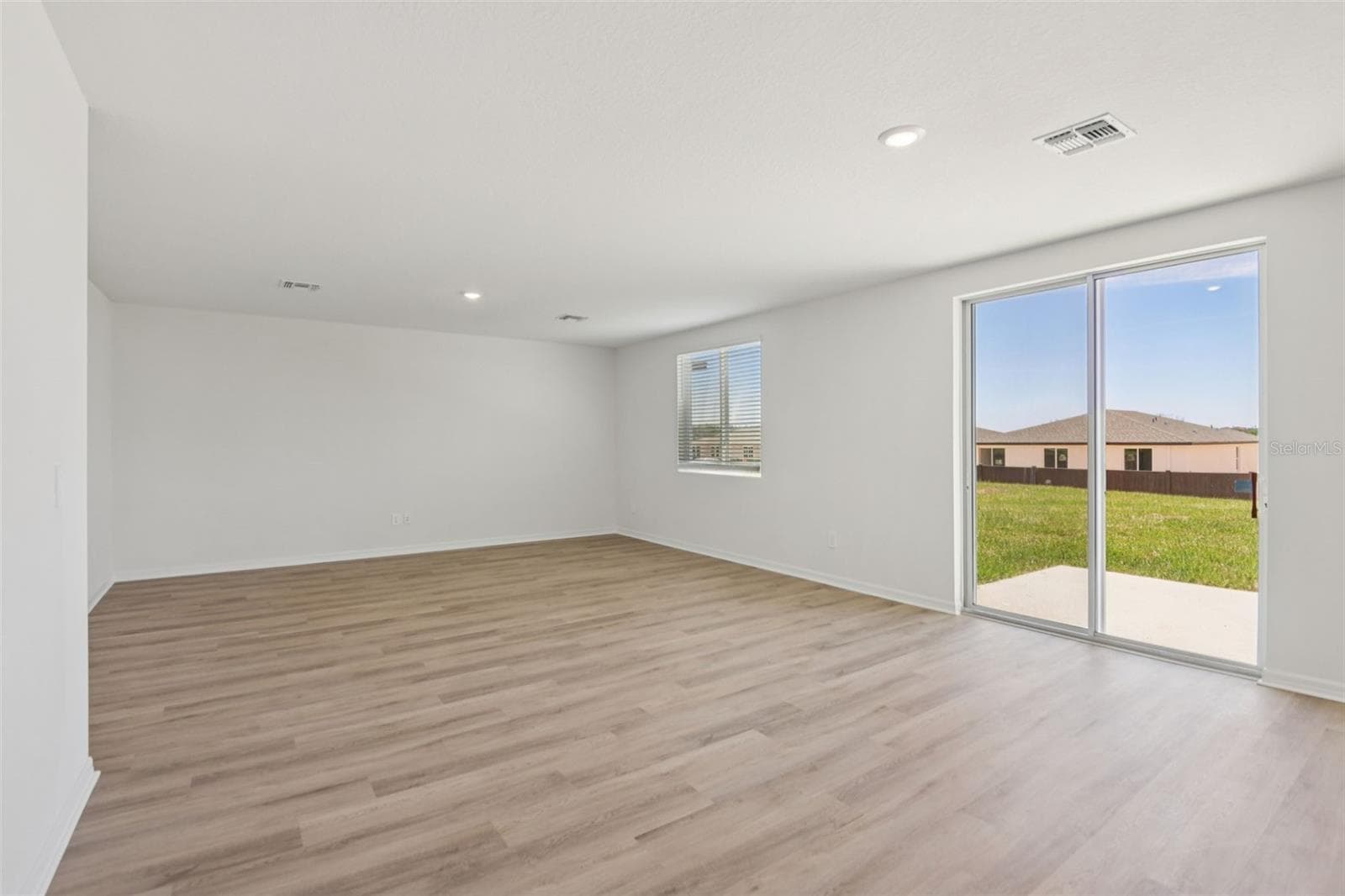 12581 Homeland Dr photo 5