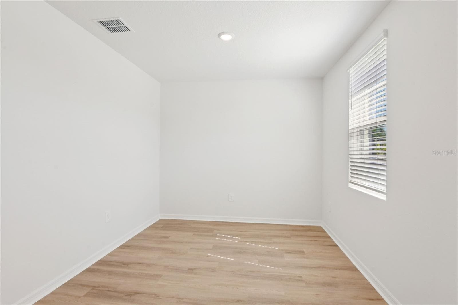 12597 Homeland Dr photo 5