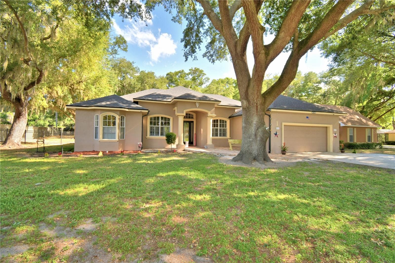 1 Lake Eloise Ln