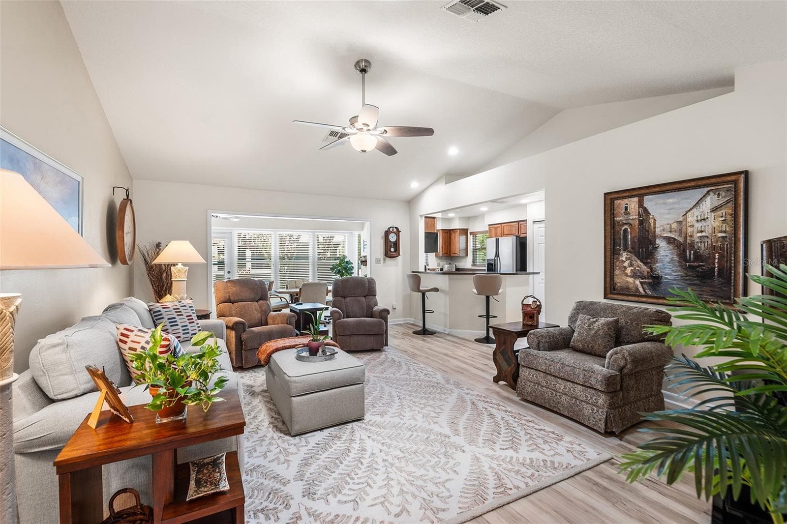 510 Eastlake Dr photo 4