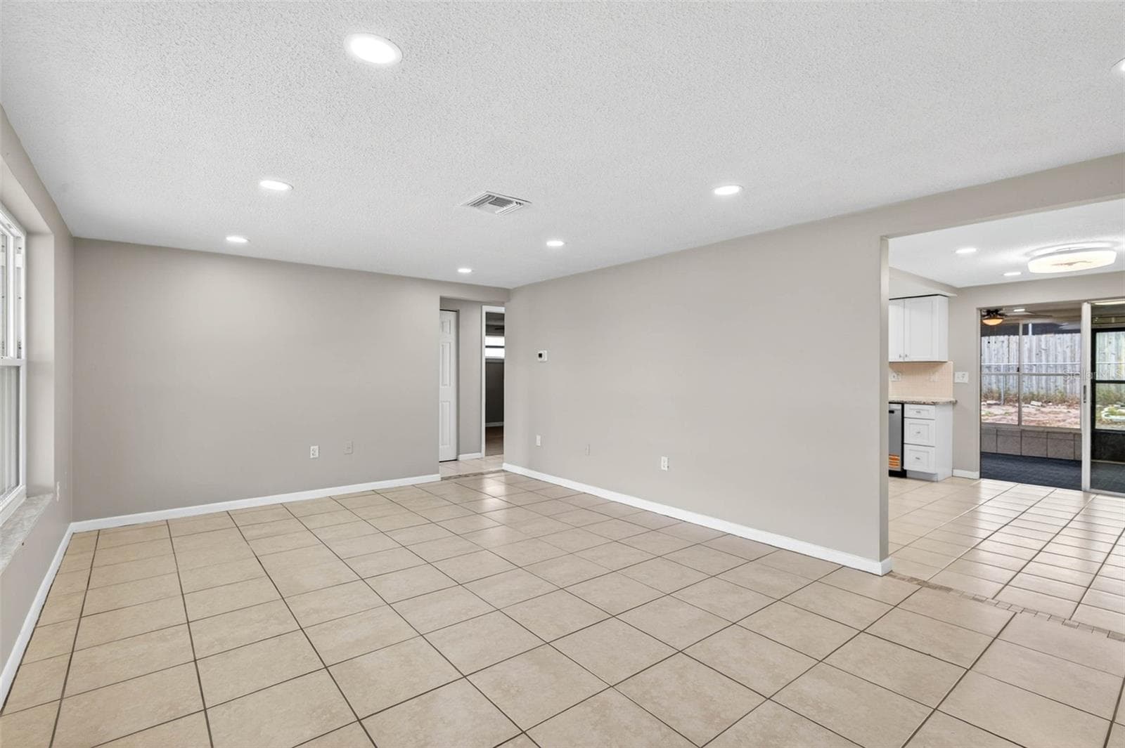 8915 Sterling Ln photo 4