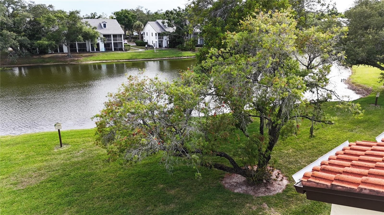5654 Gardens Dr photo 4