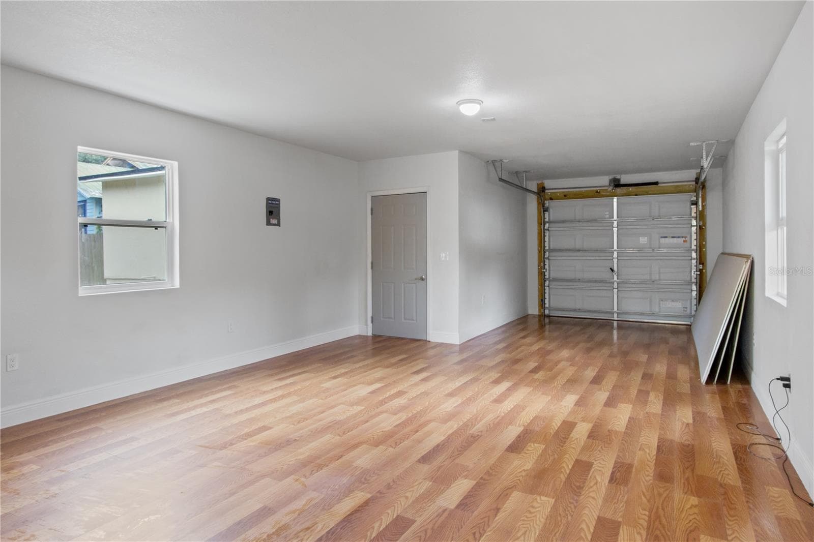 8514 N Mitchell Ave photo 2
