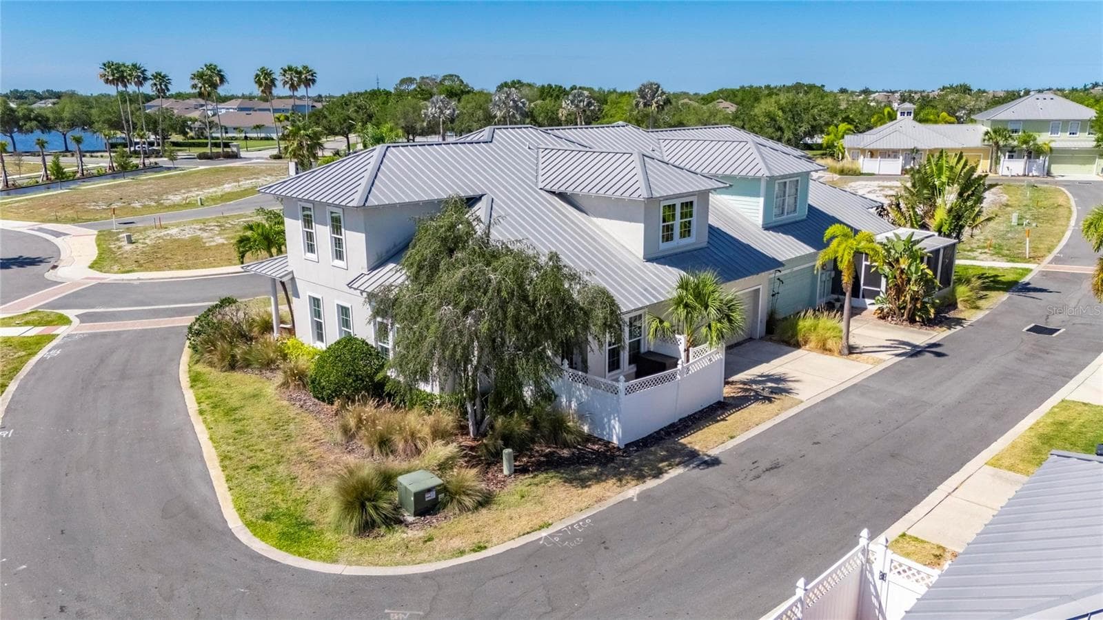 5536 Luminar Pointe Ln photo 3