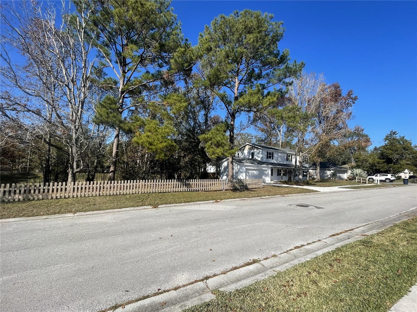 849 Laurelridge CT photo 3