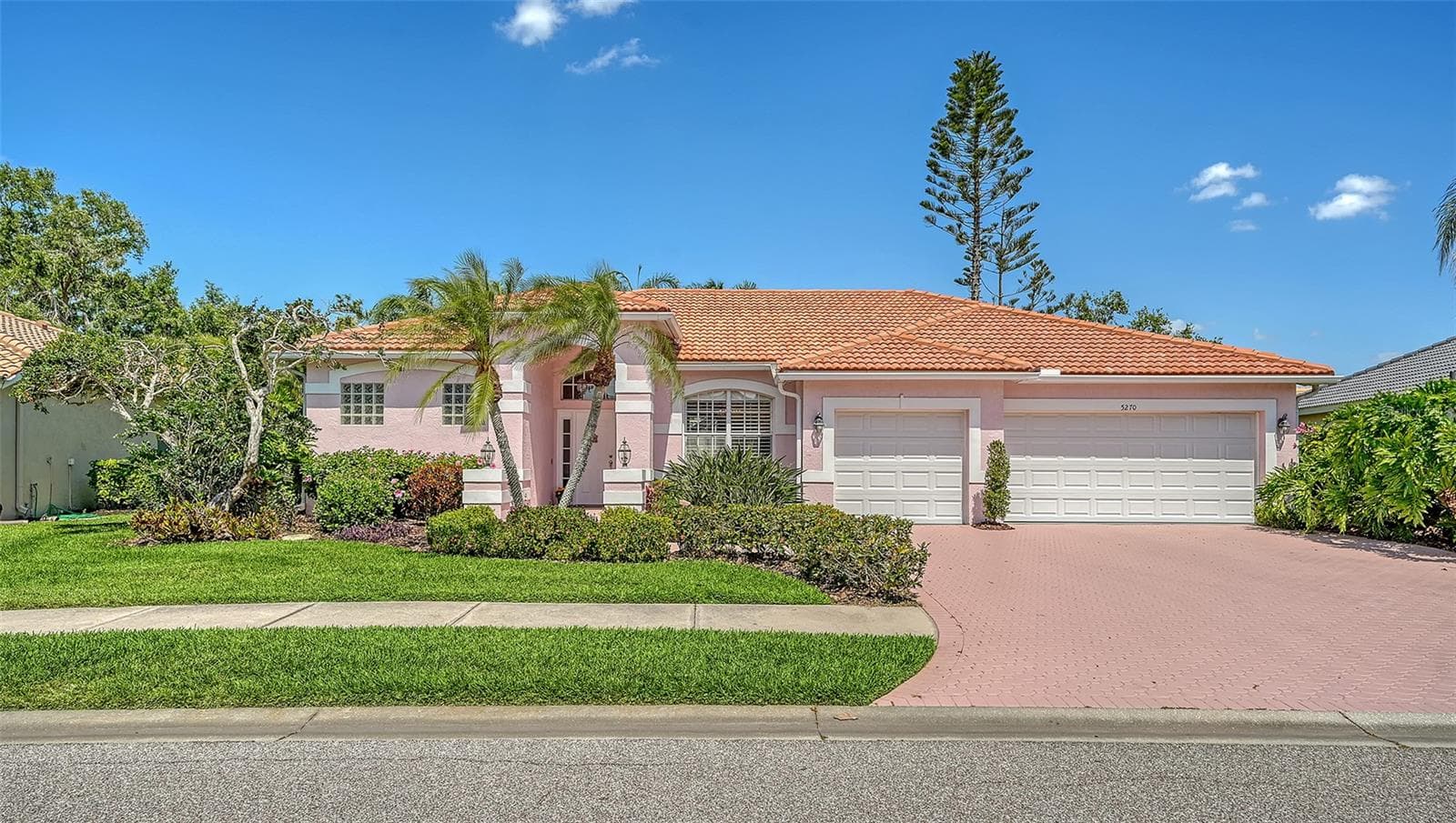 5270 Far Oak Cir photo 3