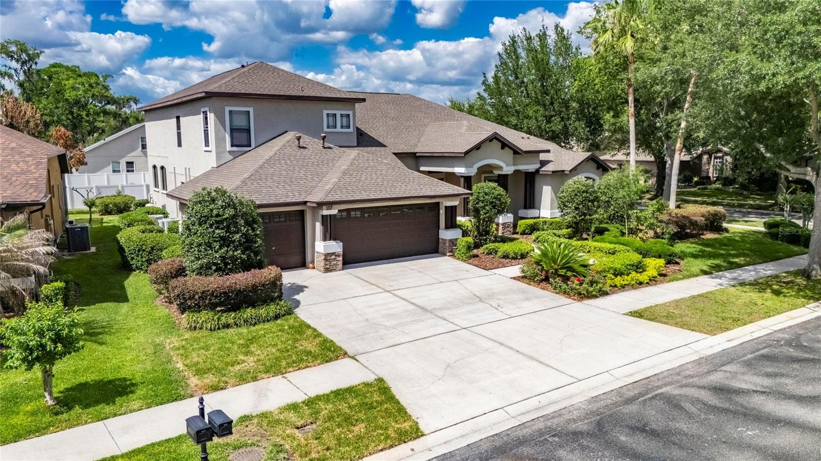 107 Falling Water Dr photo 5