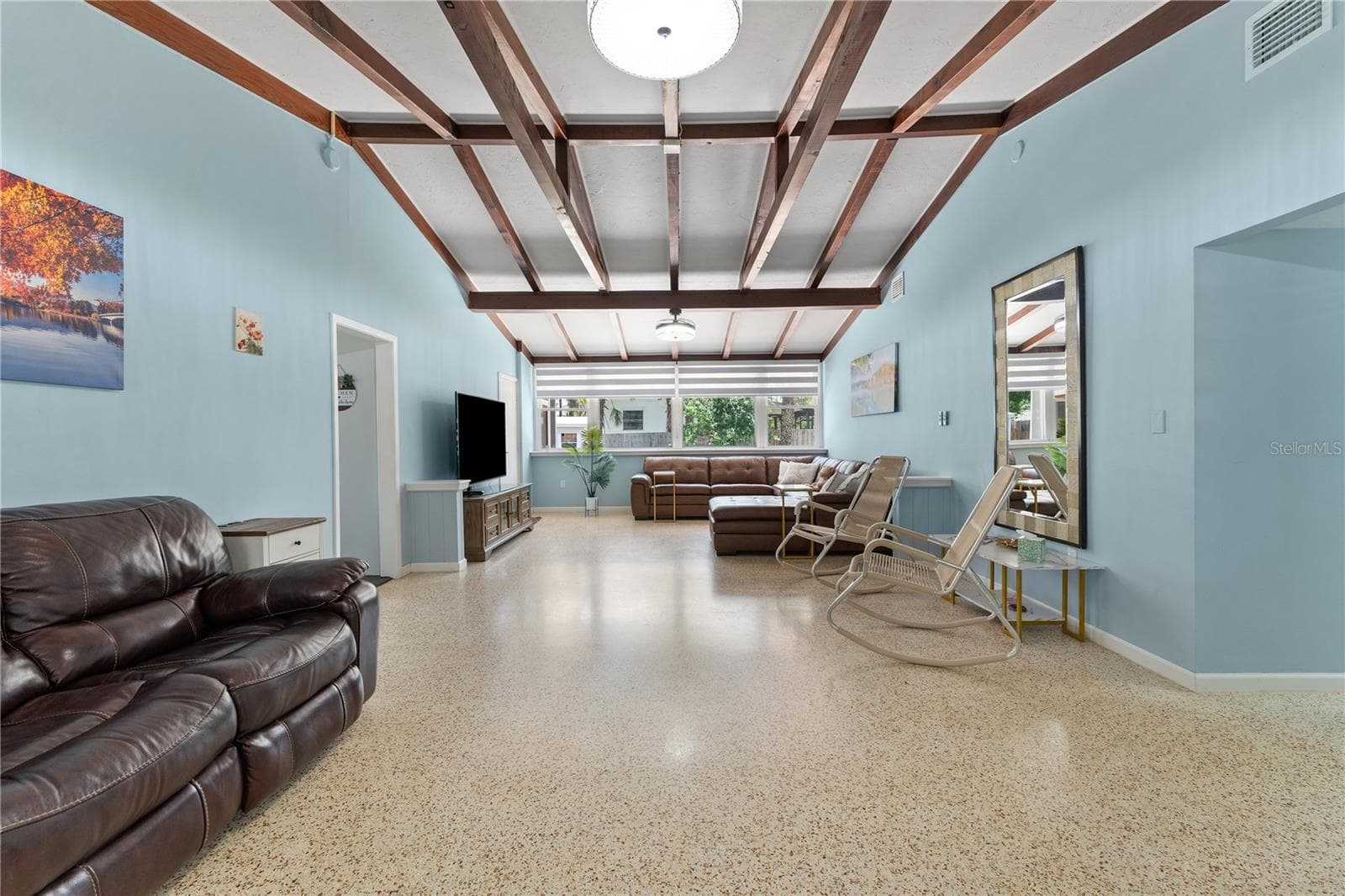 138 Pearl Ave photo 3