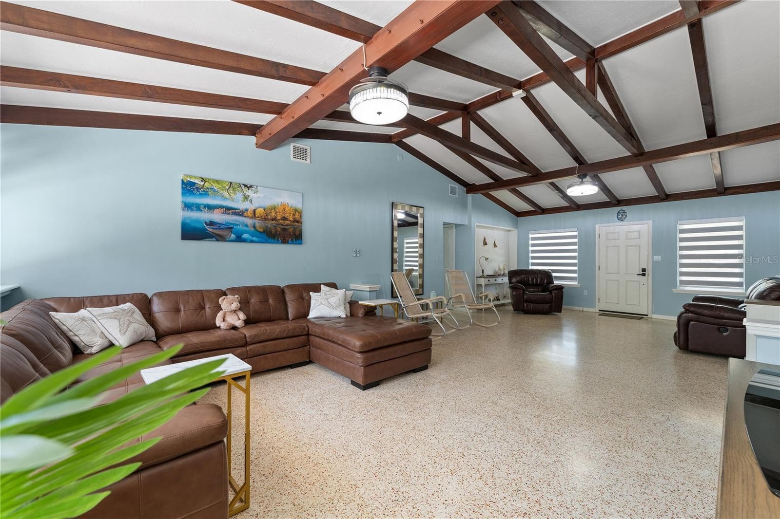 138 Pearl Ave photo 5
