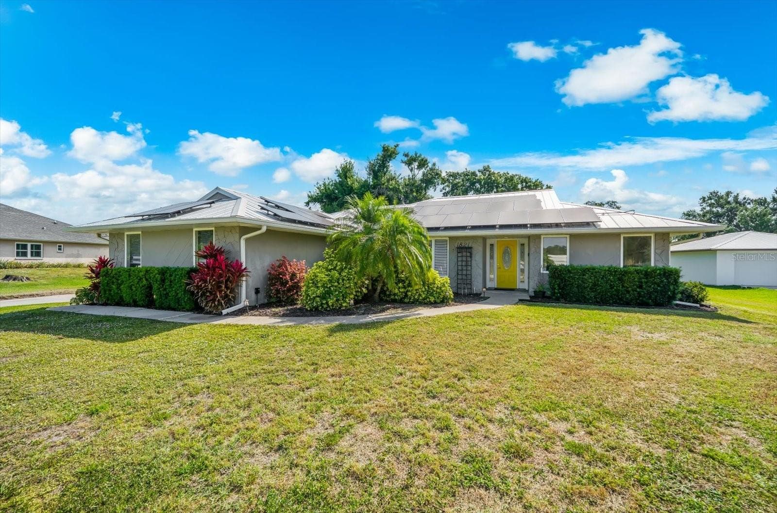1821 Racimo Dr