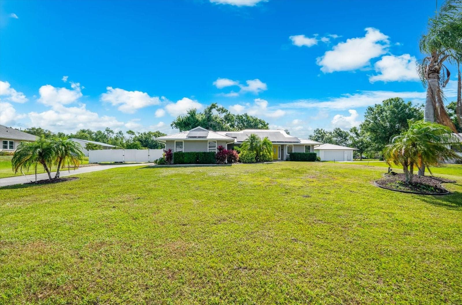 1821 Racimo Dr photo 4