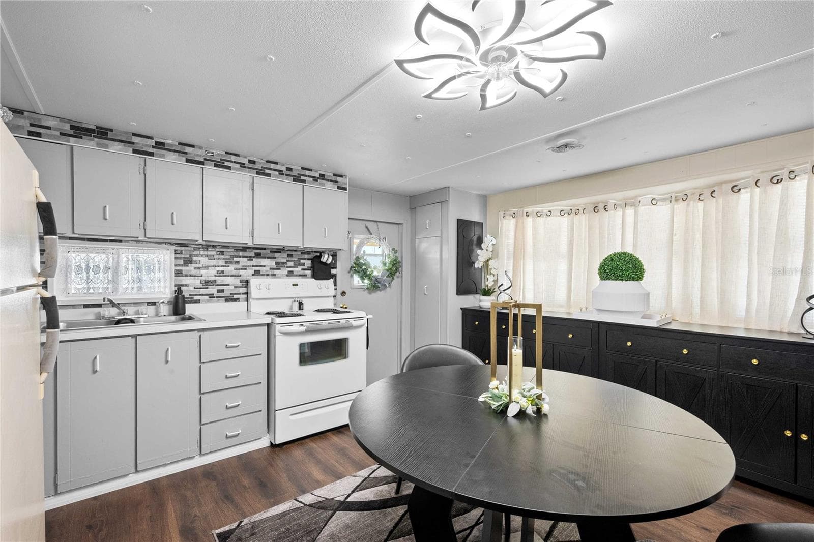 37135 Sandra Ave photo 4