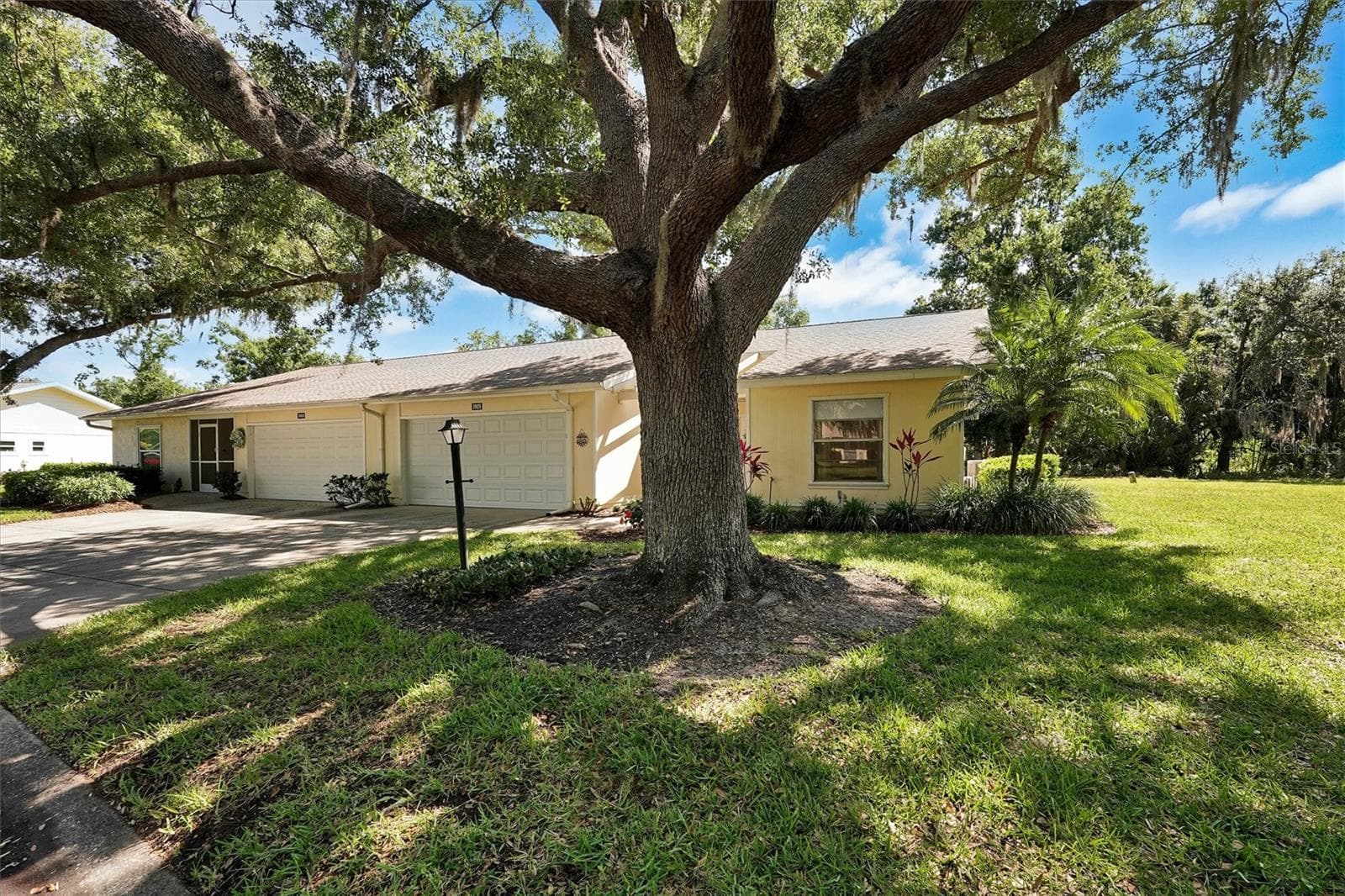 3925 Oakhurst Blvd photo 3