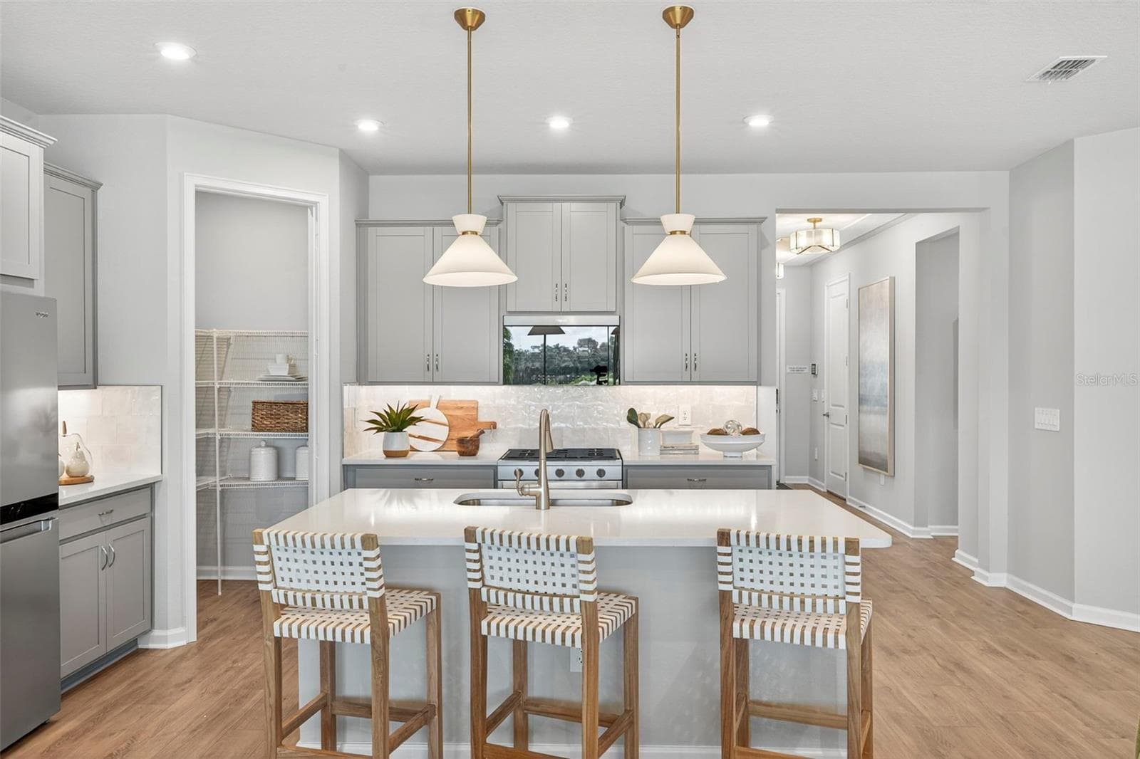 9244 Derbyshire Dr photo 3
