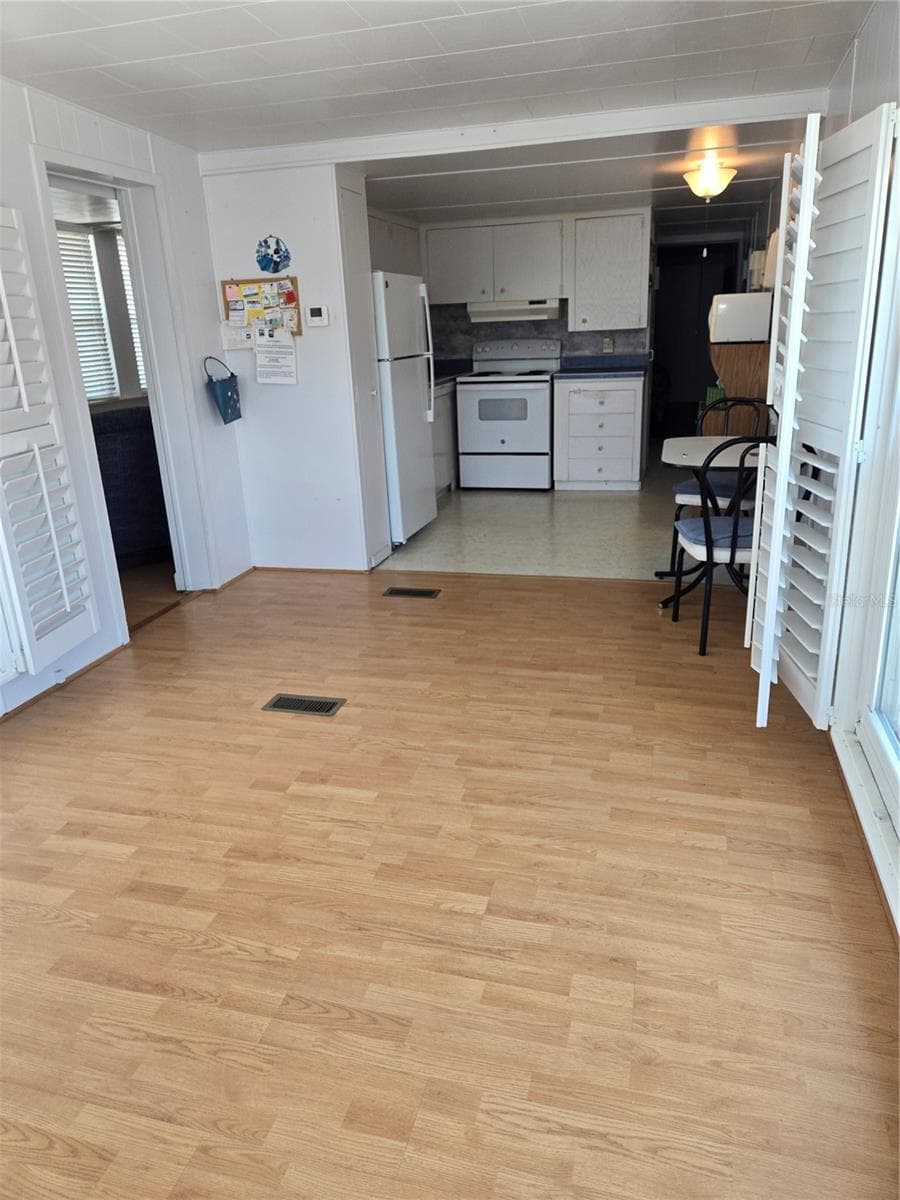 4851 W Gandy Blvd #B4 L32 photo 3