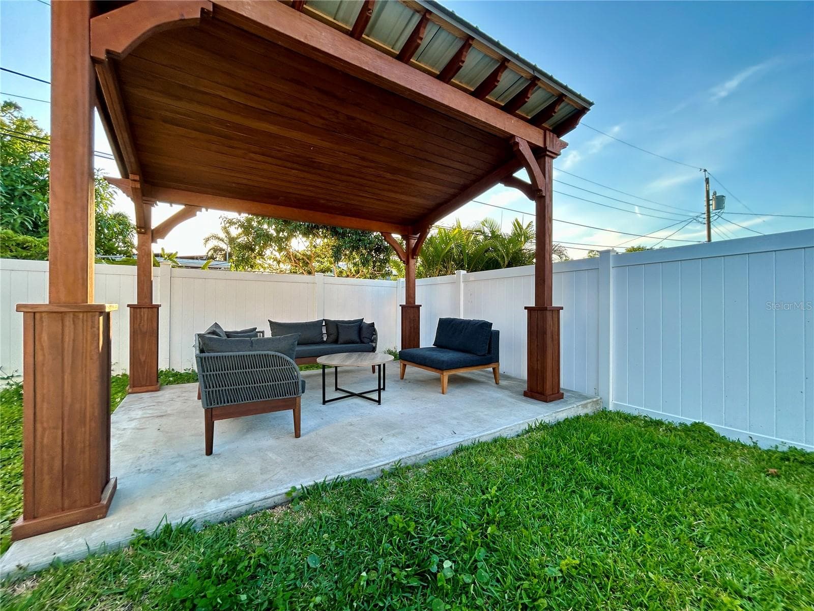 12296 144th Ln photo 4