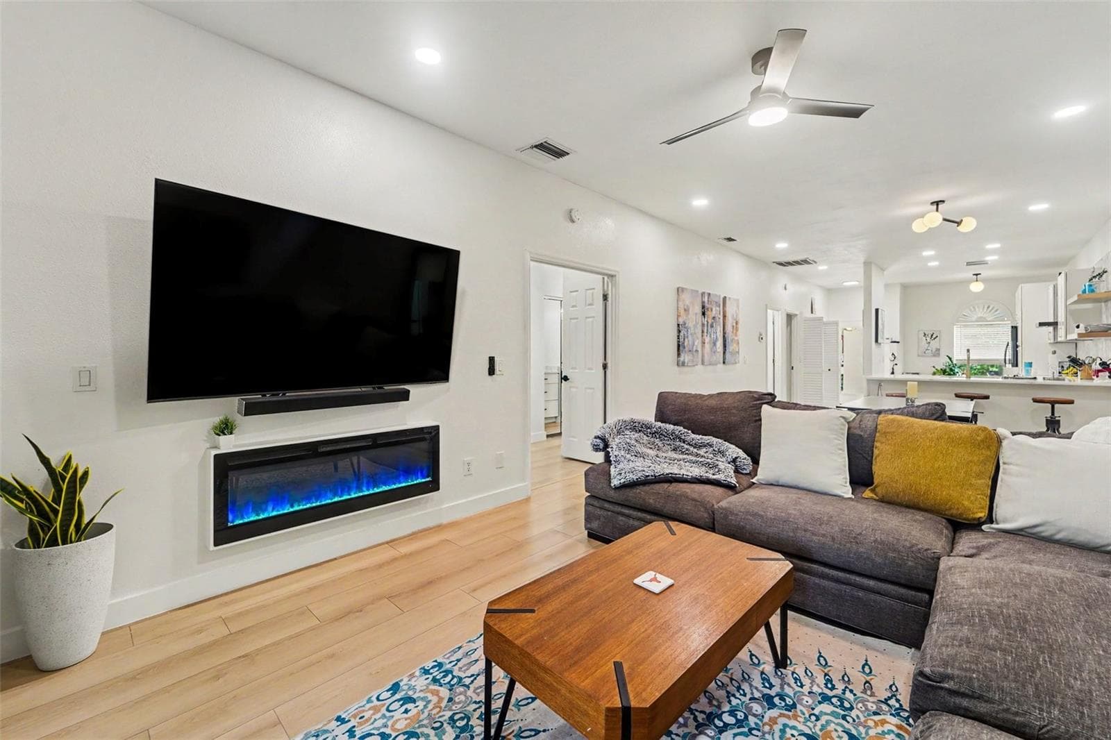 2511 W Texas Ave #B photo 3
