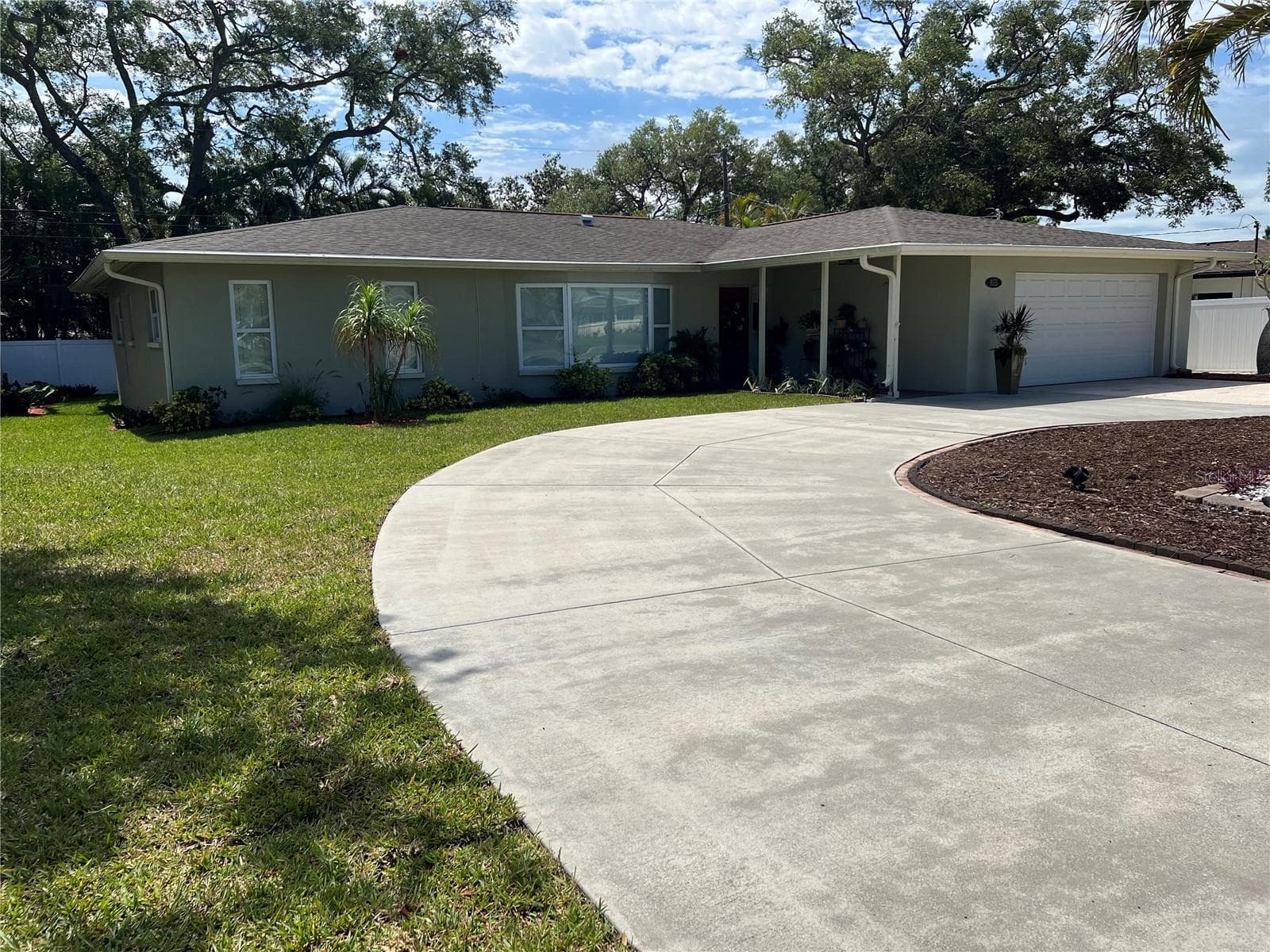 855 Fountainhead Dr