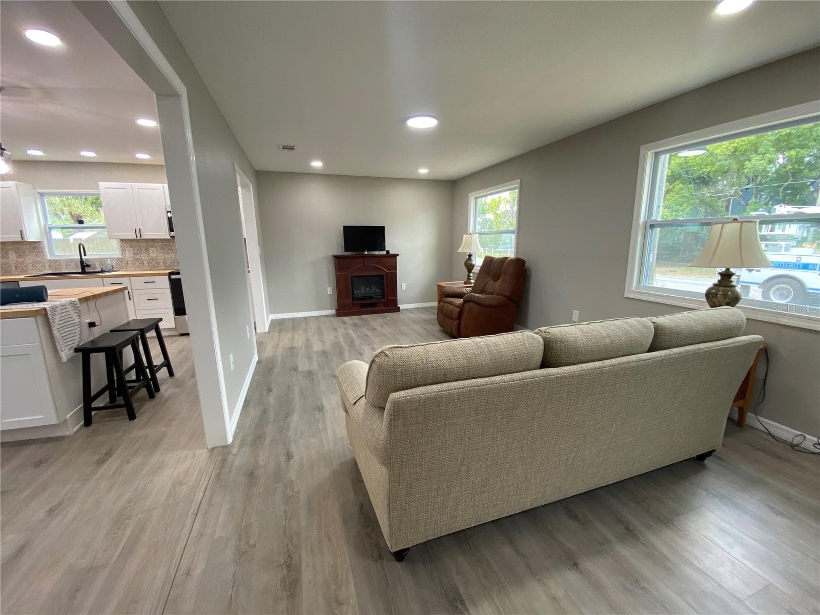 12704 Lacey Dr photo 4