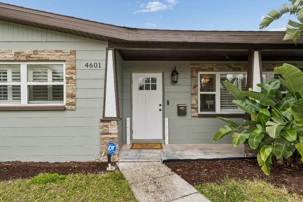 4601 Venetian Blvd NE photo 3