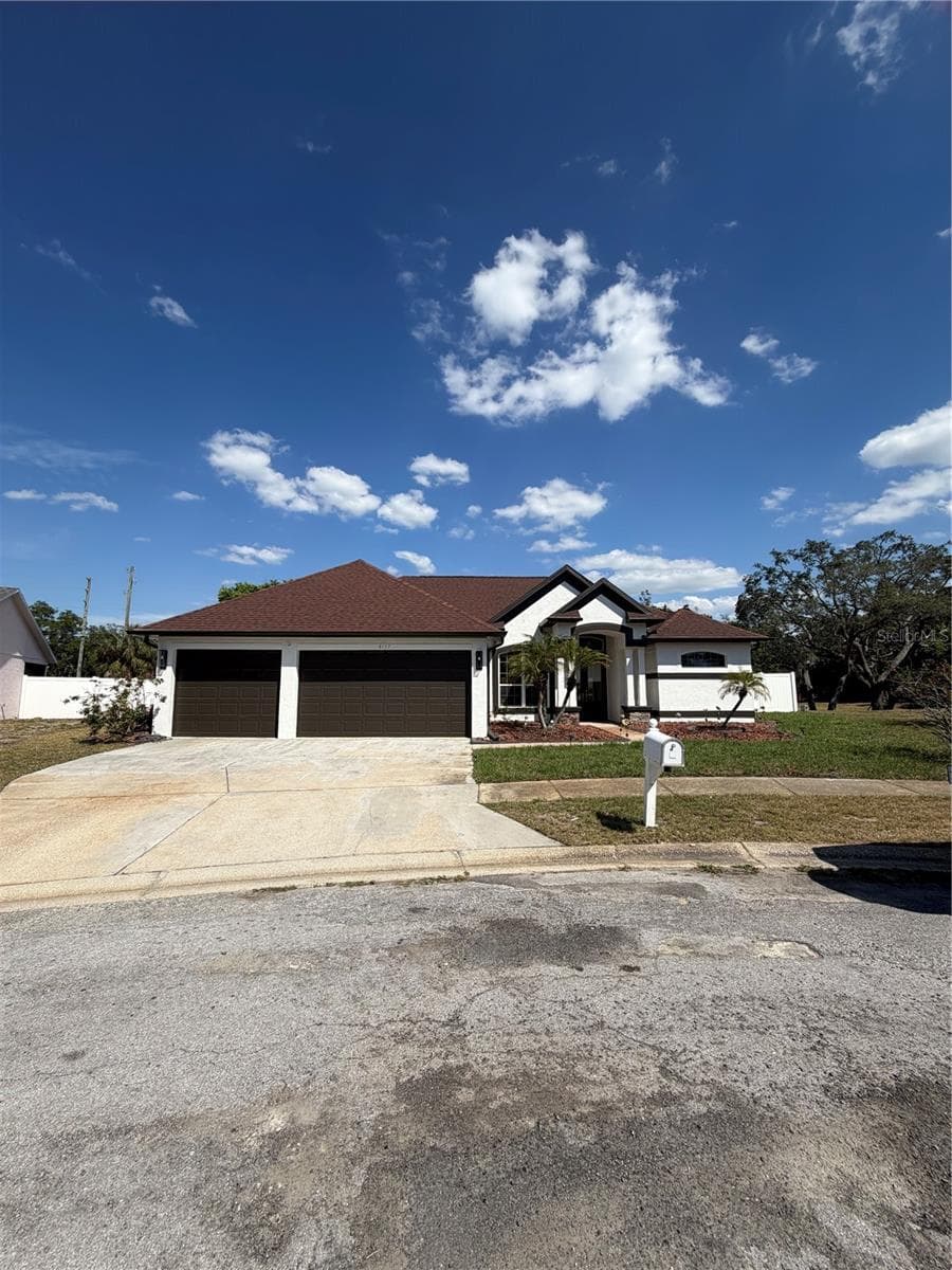 8137 Golden Bear Loop