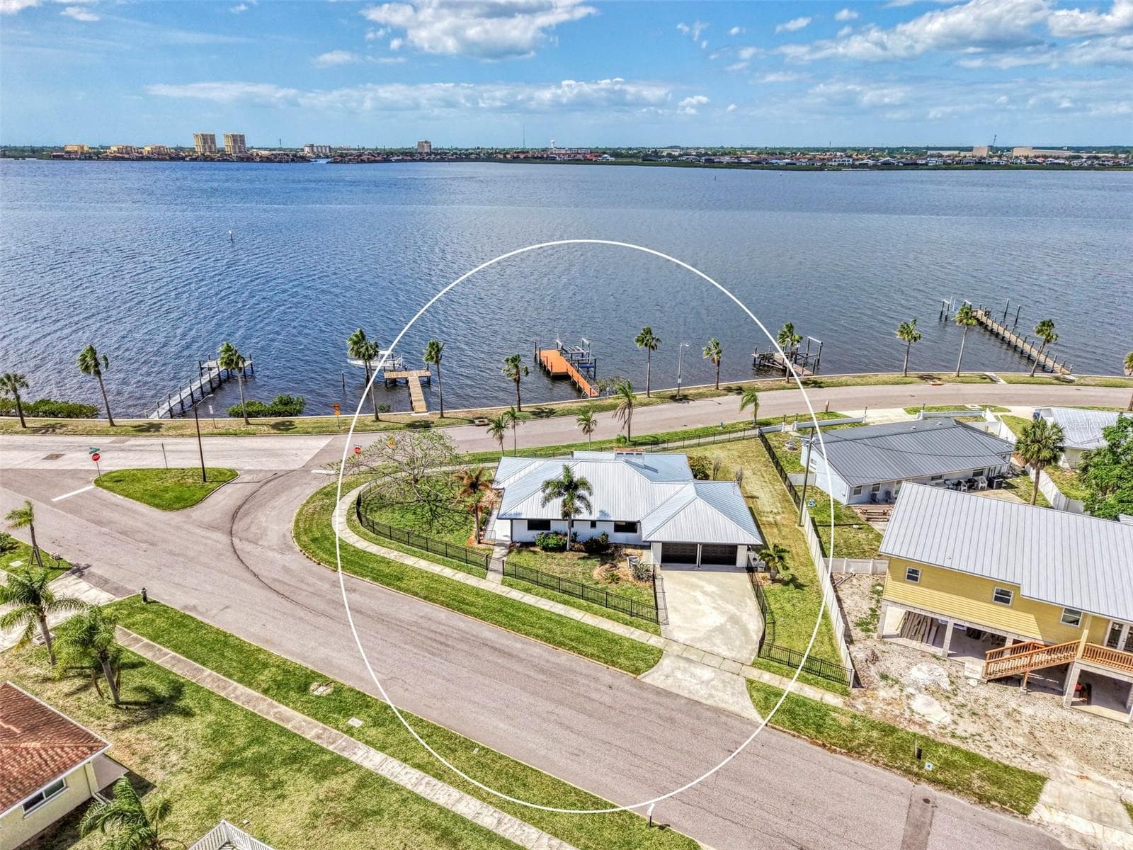 1822 Riverside Dr E photo 5