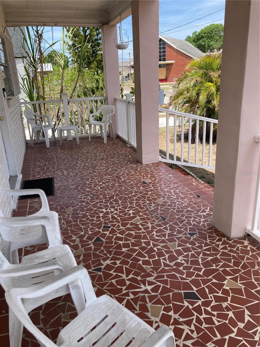 2405 Corrine St photo 3