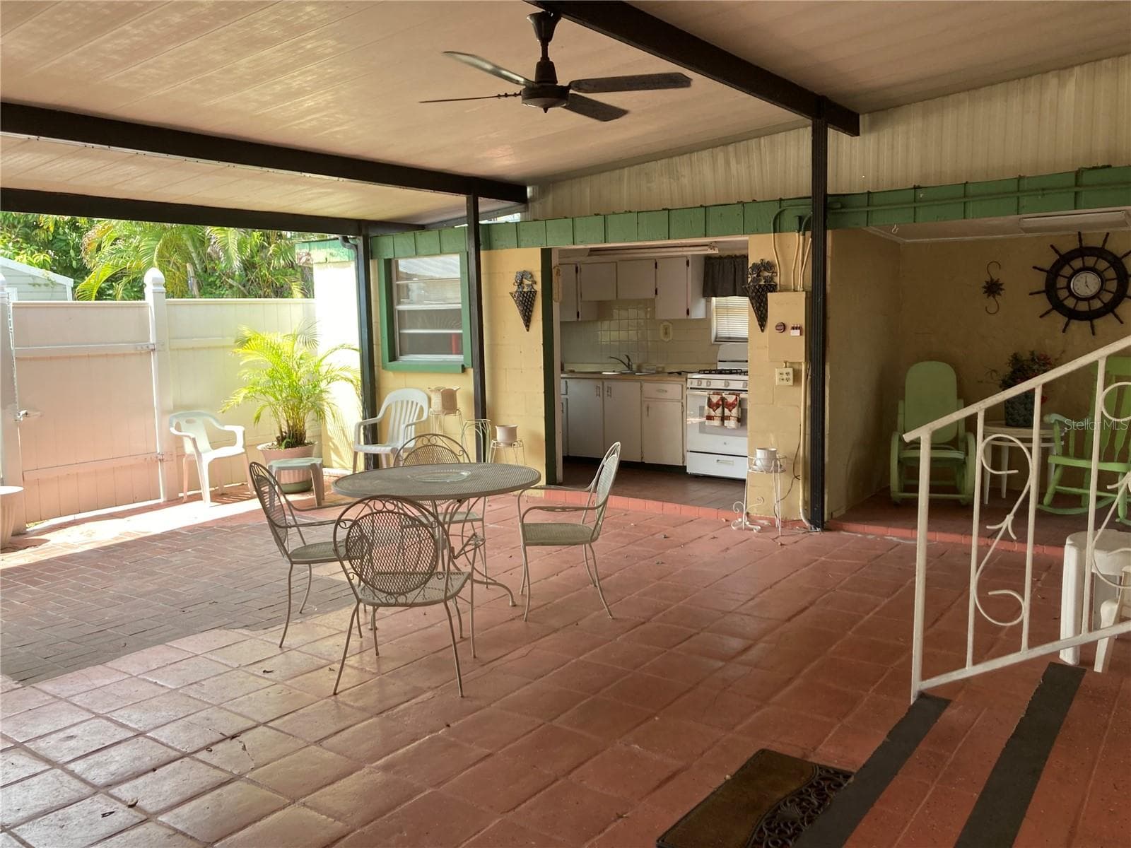 2405 Corrine St photo 5