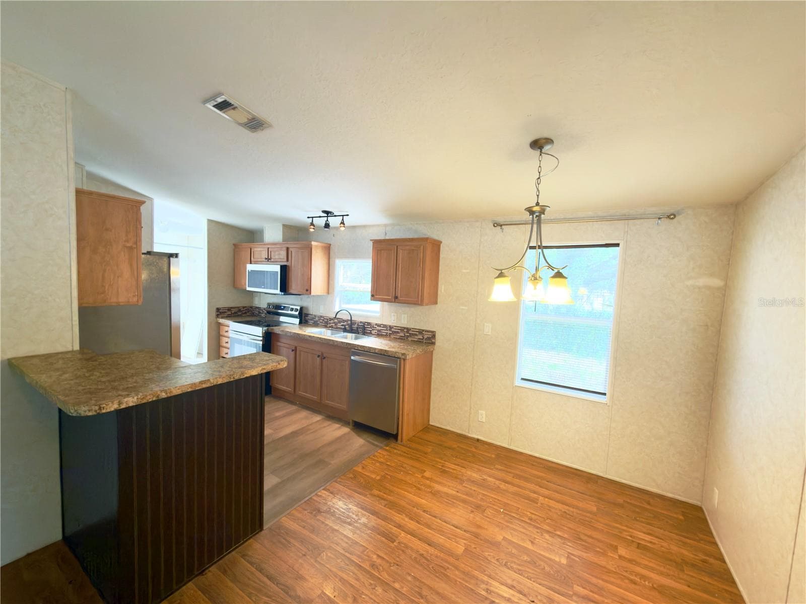 2115 Bruce St photo 4