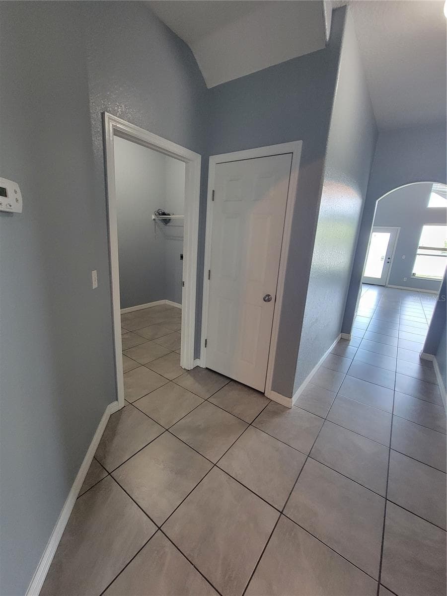 2734 Rochelle Dr photo 3
