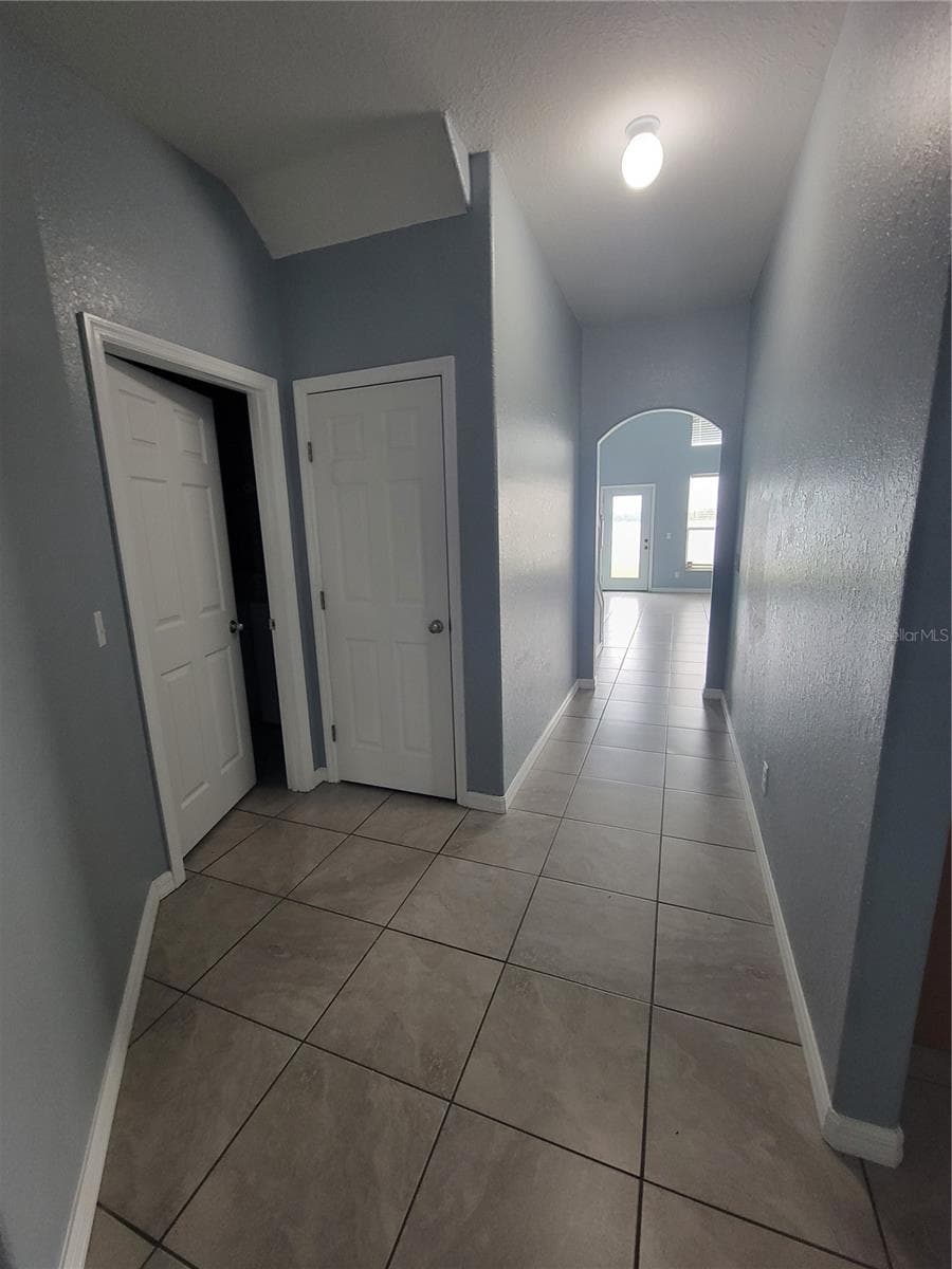 2734 Rochelle Dr photo 4