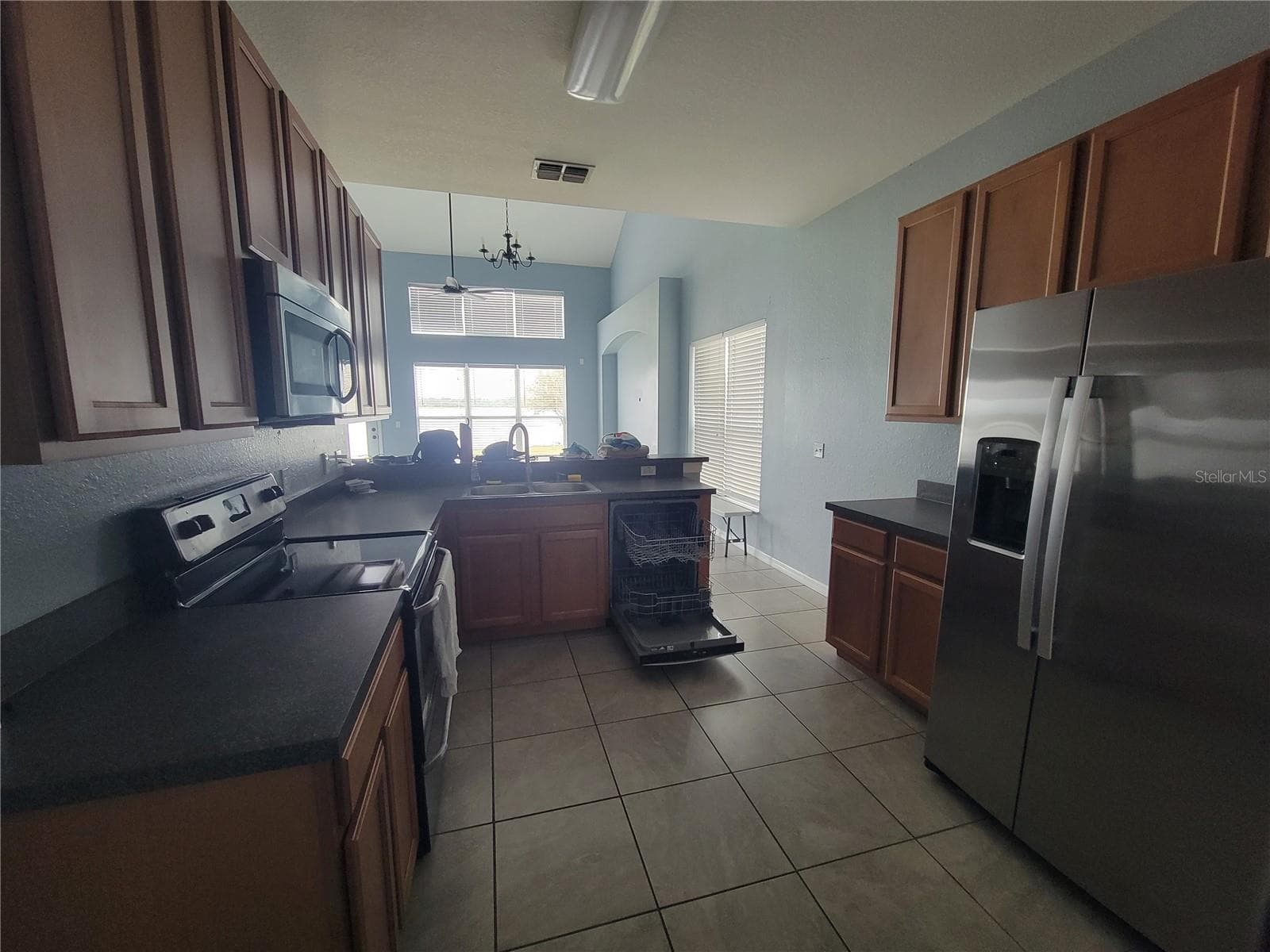 2734 Rochelle Dr photo 5