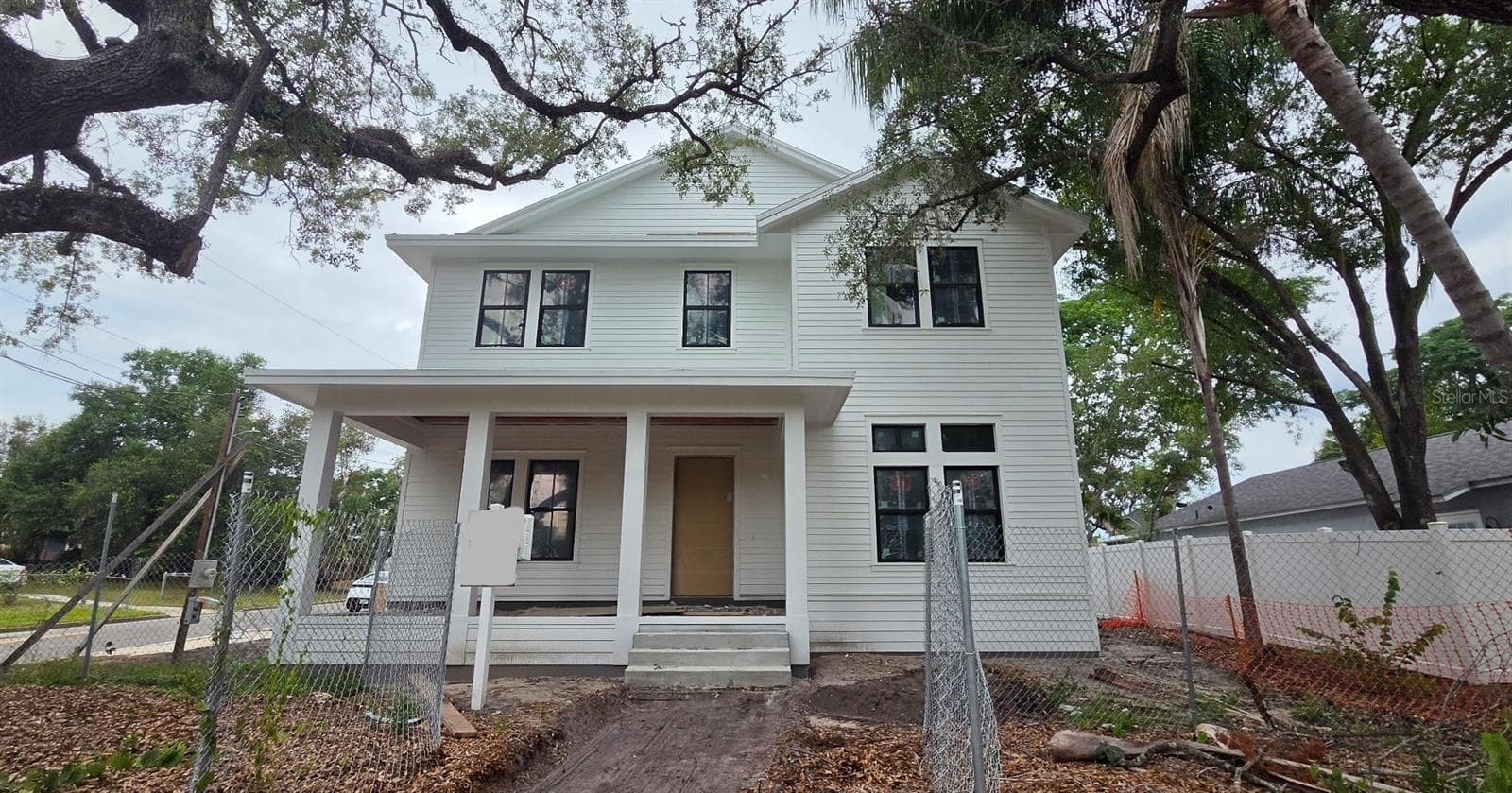 2402 N Glenwood Dr