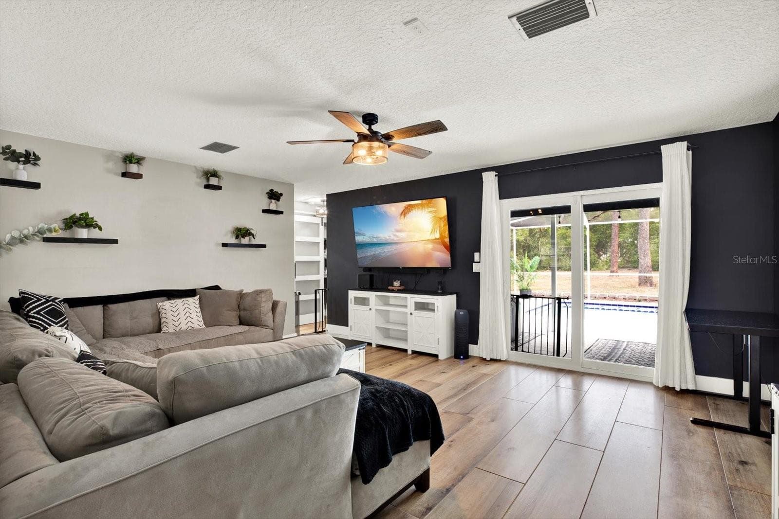 4118 Ramona Dr photo 2