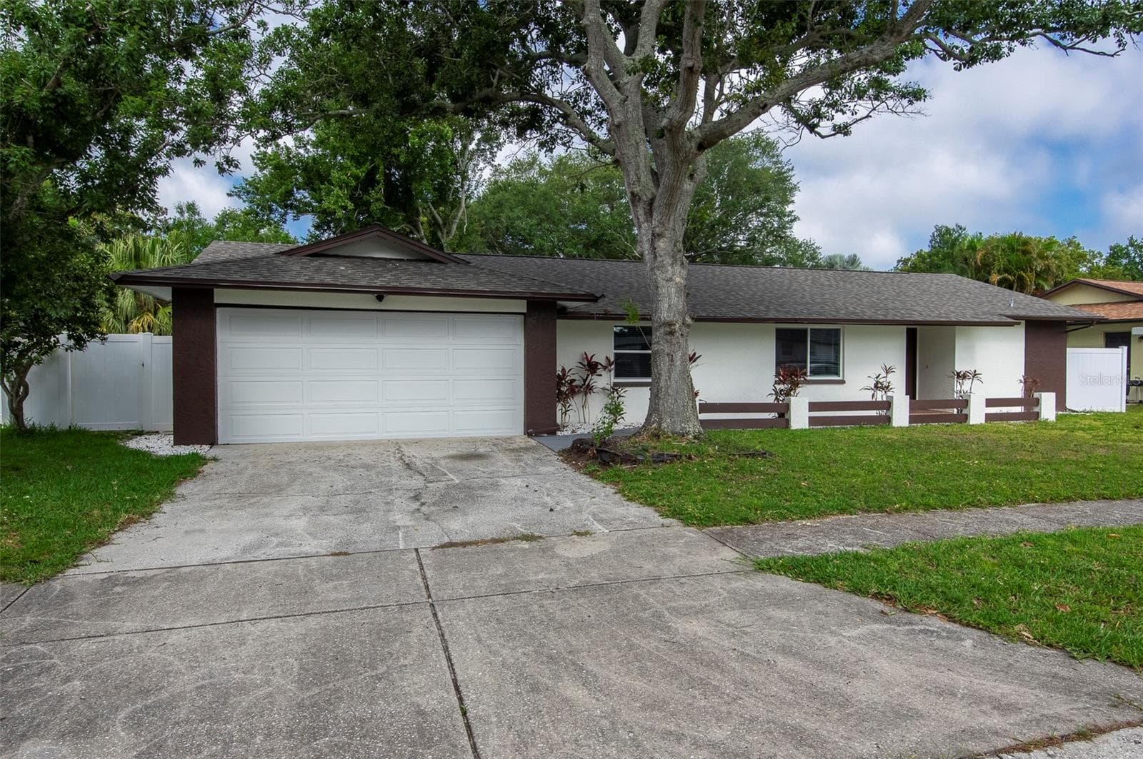 1689 Monterey Dr photo 3