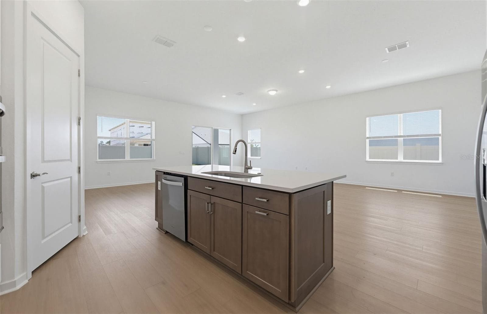 6995 Depue Dr photo 4