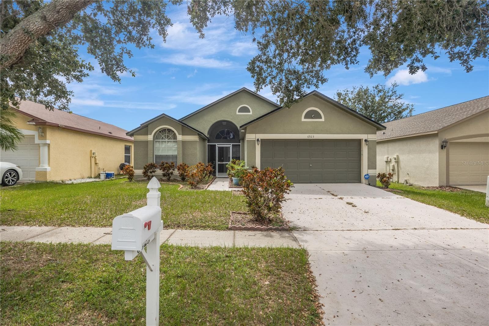 6923 Waterbrook CT